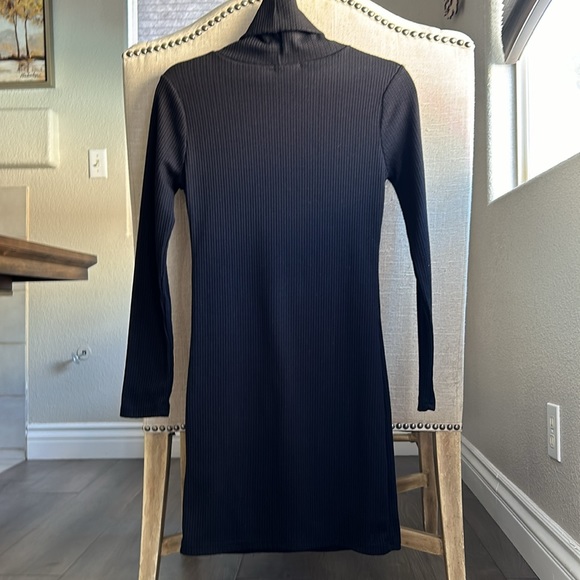 RILEY & JAMES black lined cowl dress. Hot & super fitted & ready to layer - Picture 2 of 7
